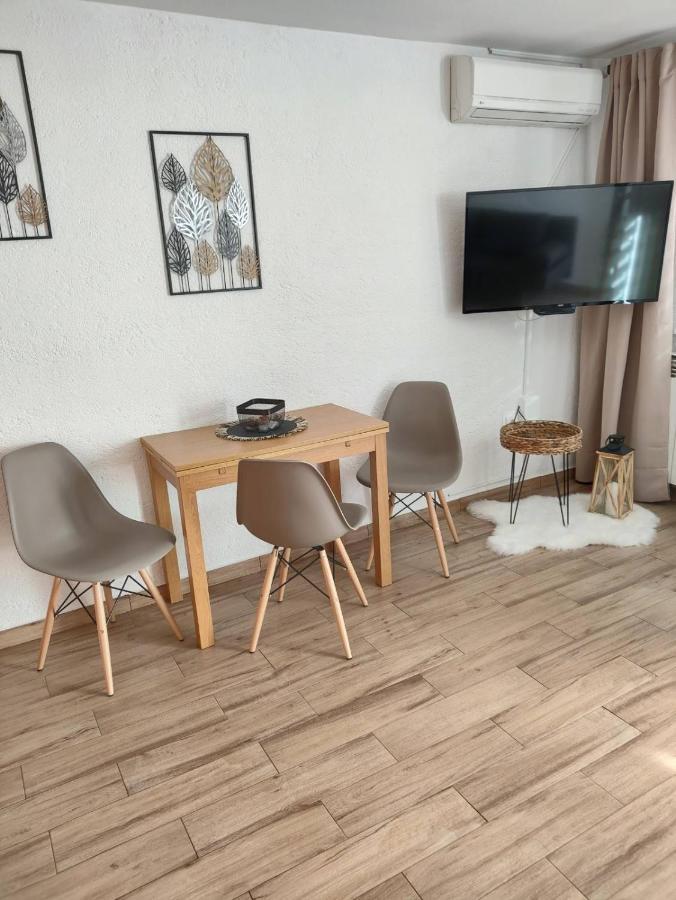 Licul Apartment Ровин Екстериор снимка