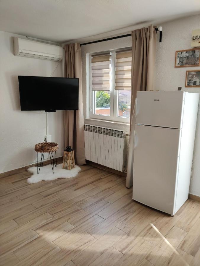 Licul Apartment Ровин Екстериор снимка