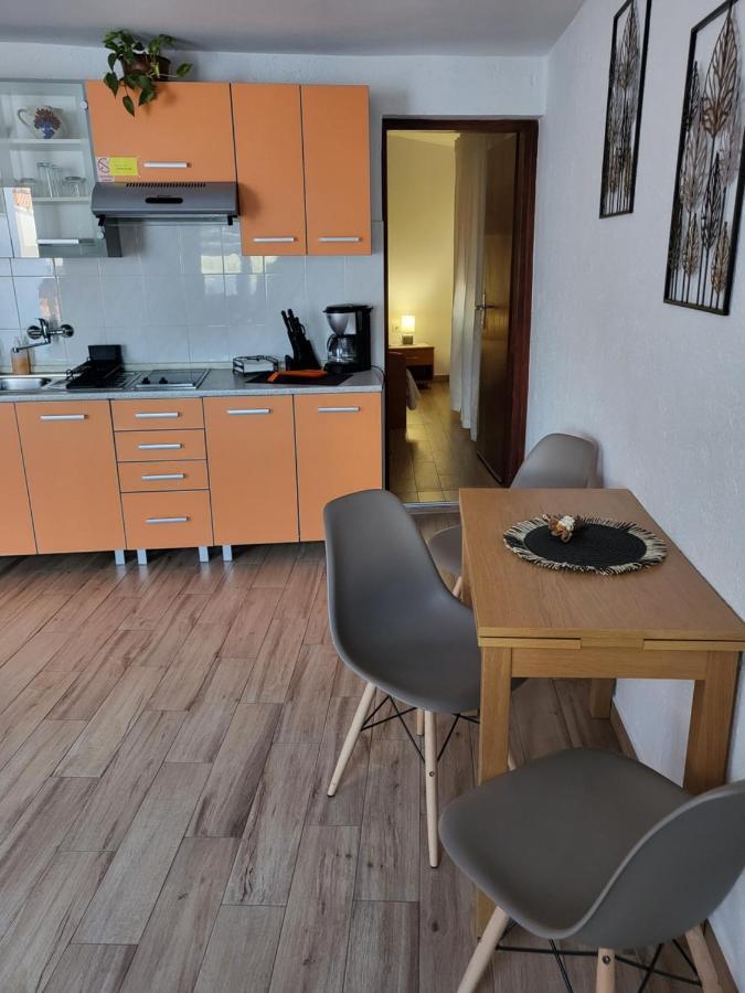 Licul Apartment Ровин Екстериор снимка