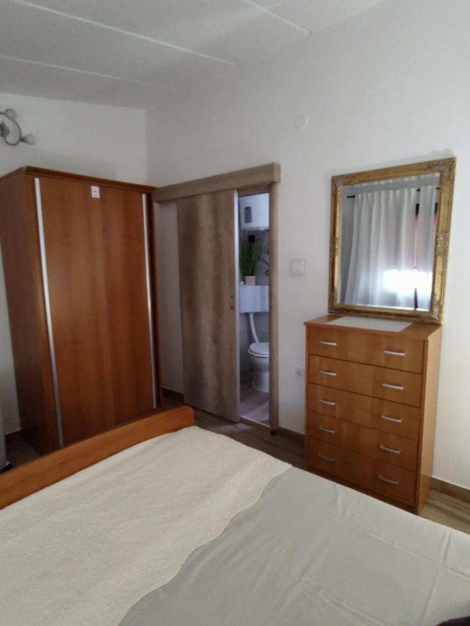 Licul Apartment Ровин Екстериор снимка