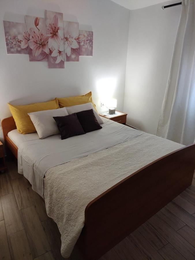 Licul Apartment Ровин Екстериор снимка