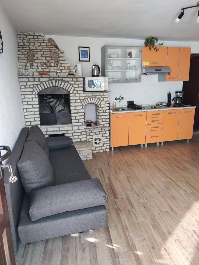 Licul Apartment Ровин Екстериор снимка
