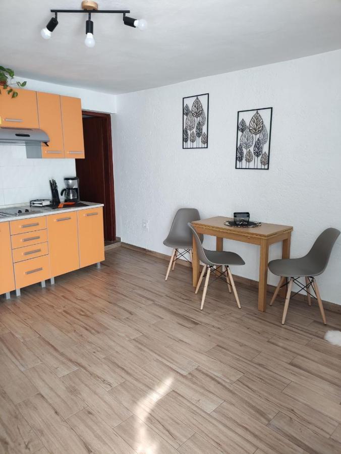 Licul Apartment Ровин Екстериор снимка