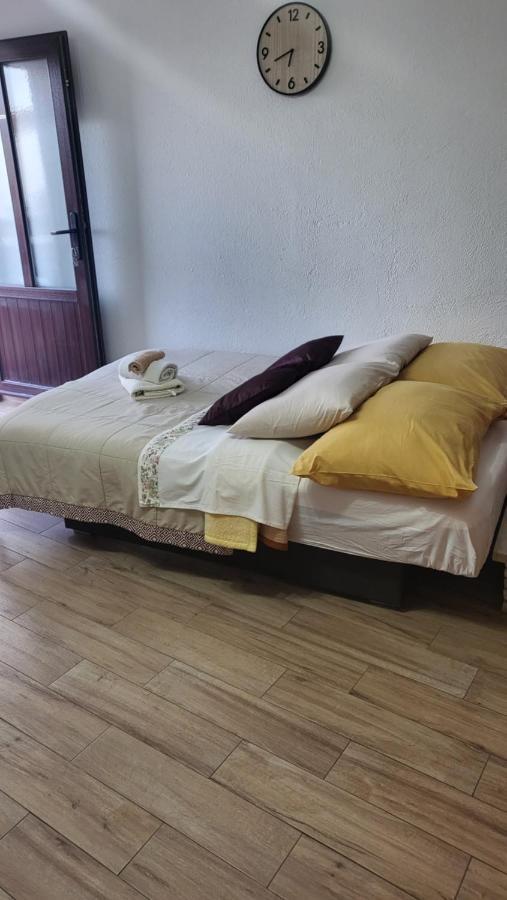 Licul Apartment Ровин Екстериор снимка
